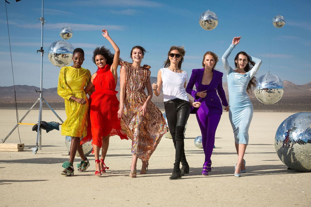 P7_GNTM15_1210687-Toni-Julianna-Christina-Pia-Jennifer - Bildquelle: ProSieben/Martin Ehleben