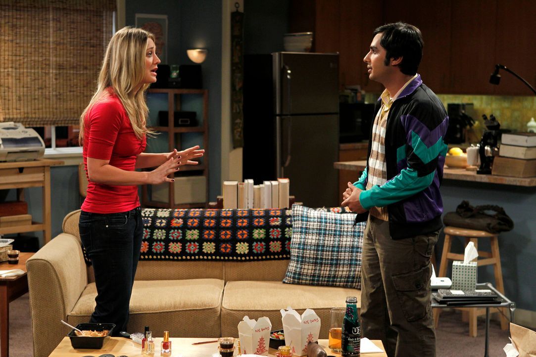 Rajesh (Kunal Nayyar, r.) gesteht Penny (Kaley Cuoco, l.), dass er gerne eine Beziehung mit ihr hätte ... - Bildquelle: Warner Bros. Television