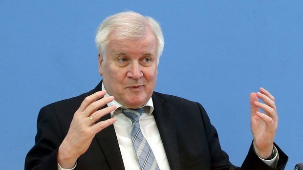 Seehofer warnt vor Radikalisierung der Querdenker-Bewegung