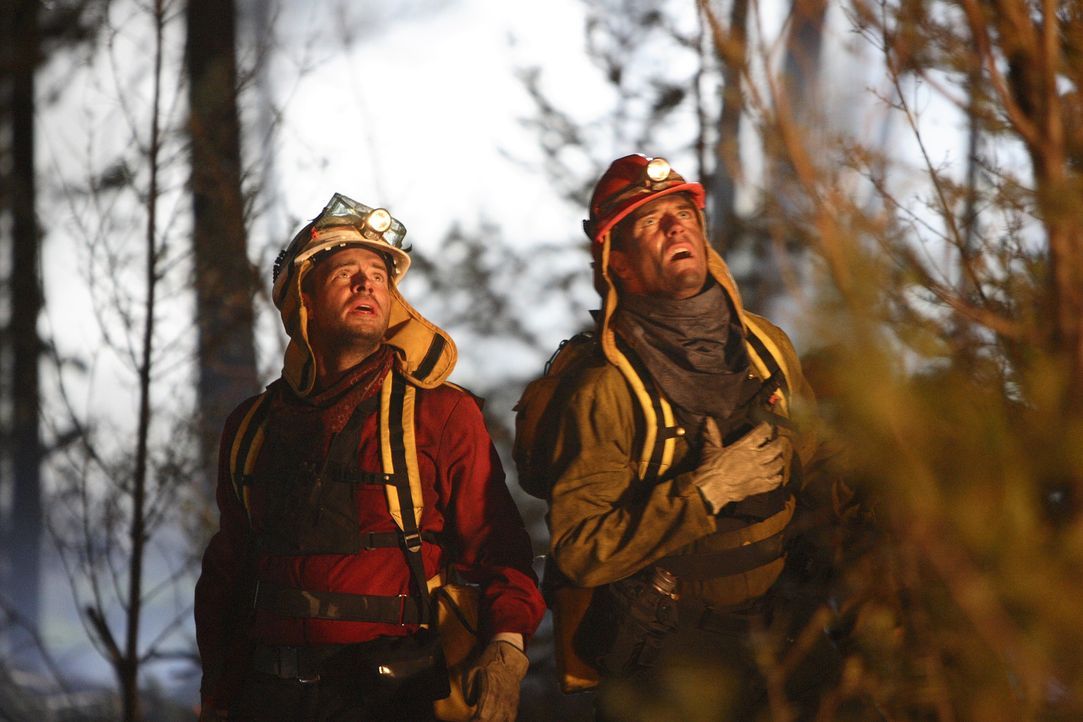 Befürchten Schlimmstes: Dr. Clay Harding (Scott Foley, l.) und Richard Danville (Richard Burgi, r.) ...