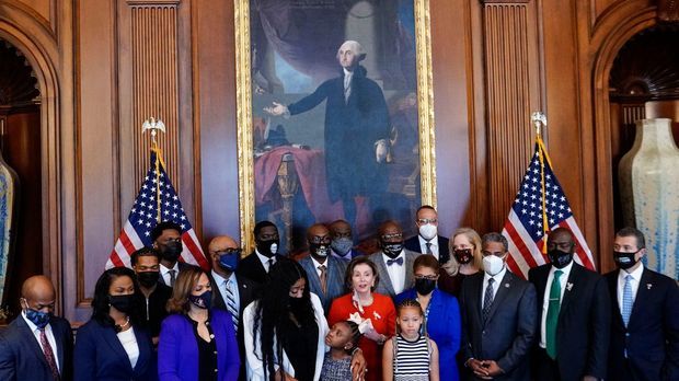 Biden trifft Angehörige am Jahrestag von George Floyds Tod