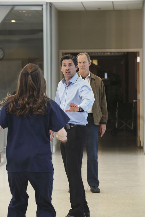 Das schreckliche Ereignis im Krankenhaus hat noch kein Ende: Mr. Clark (Michael O'Neill, r.) möchte sich an Derek (Patrick Dempsey, M.) rächen, doch... - Bildquelle: Touchstone Television