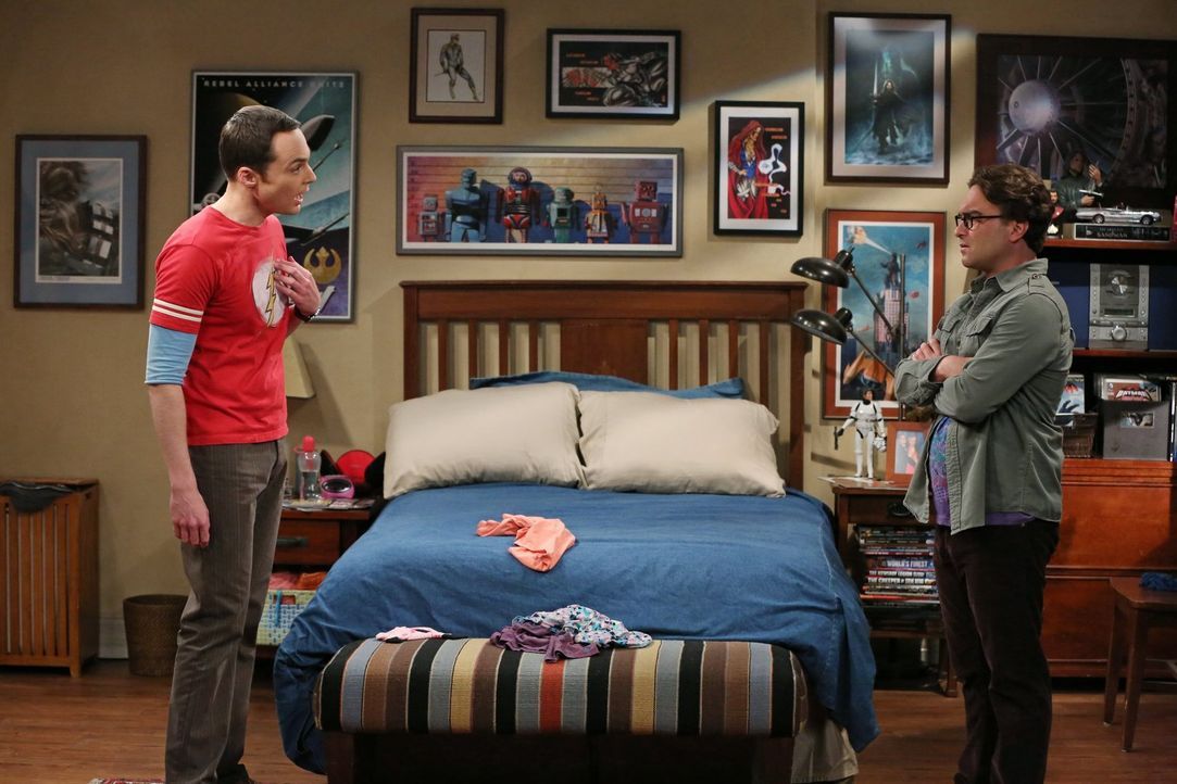 Eigentlich sollten sowohl Sheldon (Jim Parsons, l.) als auch Leonard (Johnny Galecki, r.) eine Ehrung erhalten, doch einer von beiden erhält sämtlic... - Bildquelle: Warner Bros. Television