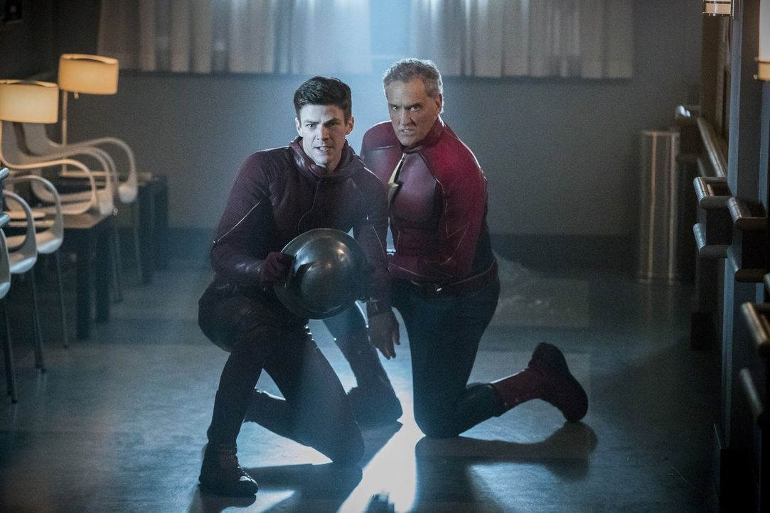 Um zu überleben trifft Barry alias The Flash (Grant Gustin, l.) in der Speed Force eine Entscheidung, die ihn für immer von der normalen Welt abschi... - Bildquelle: 2016 Warner Bros.