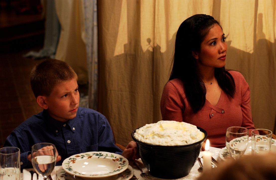 Dewey (Erik Per Sullivan, l.) und Piama (Emy Coligado, r.) können nicht fassen, was sie mit ansehen müssen ... - Bildquelle: TM +   2000 Twentieth Century Fox Film Corporation. All Rights Reserved.