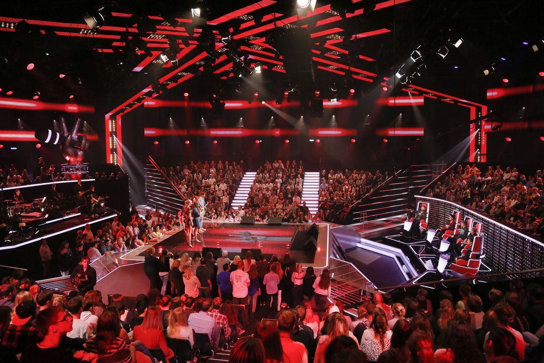 In den Knockouts wartet auf die Coaches Rea Garvey, Michi Beck, Smudo, Stefanie Kloß und Andreas Bourani eine schwere Entscheidung ... - Bildquelle: Richard Hübner SAT.1/ProSieben