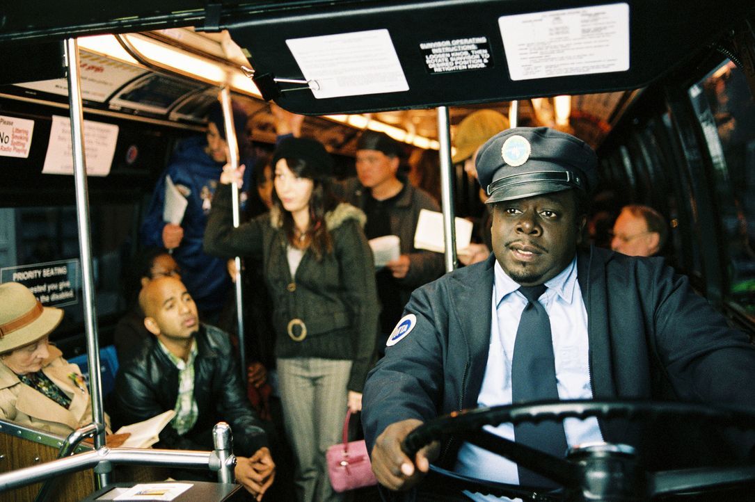 Will ganz schnell reich werden und hat deshalb einen besonderen Plan: Busfahrer Ralph Kramden (Cedric "the Entertainer", vorne r.) ... - Bildquelle: TM &   2006 Paramount Pictures. All Rights Reserved.