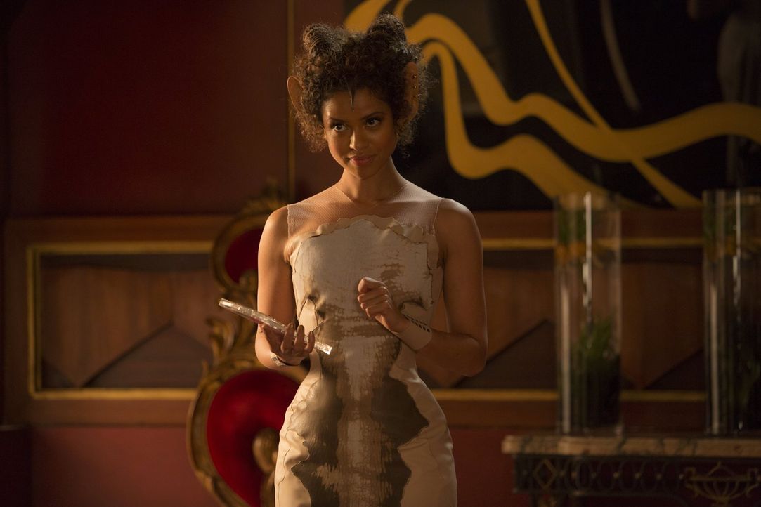 Ist die rechte Hand des bitterbösen Lord Balem, der schon morgen die Erde "ernten" will: Famulus (Gugu Mbatha-Rwa) ... - Bildquelle: 2014 Warner Bros. Entertainment Inc., WV Films IV LLC, and Ratpac-Dune Entertainment LLC. All rights reserved.