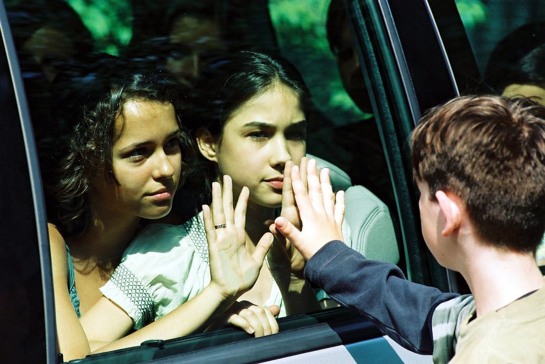 Plötzlich verschwindet Irena (Ida Nowakowska) aus dem Waisenhaus - und mit ihr eine Reihe anderer Kinder. Der Menschenhändler Faisal hat sie entführ... - Bildquelle: Franchise Pictures