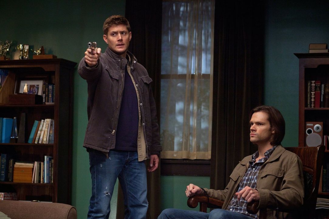 Können Sam (Jared Padalecki, r.) und Dean (Jensen Ackles, l.) Krissy davon abhalten, einen großen Fehler zu begehen? - Bildquelle: Warner Bros. Television