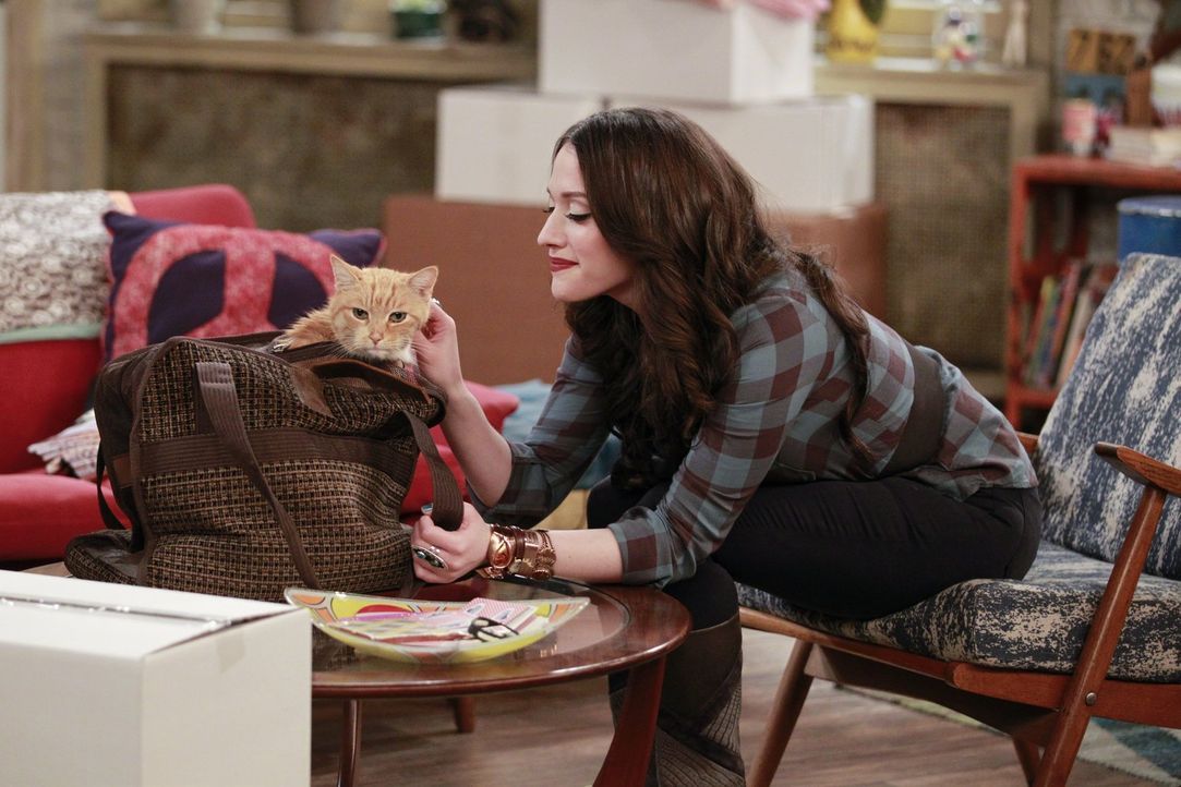 Dass ihre geliebte Katze eine Überraschung für sie bereithält, damit hätte Max (Kat Dennings) nie und nimmer gerechnet ,.. - Bildquelle: Warner Bros. Television