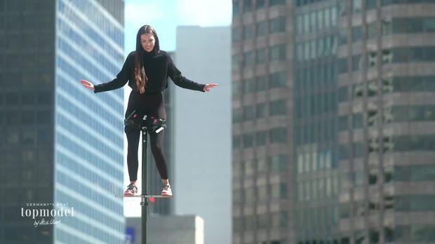 Gntm 2022 Nichts Für Schwache Nerven Fotoshooting Im Halbfinale