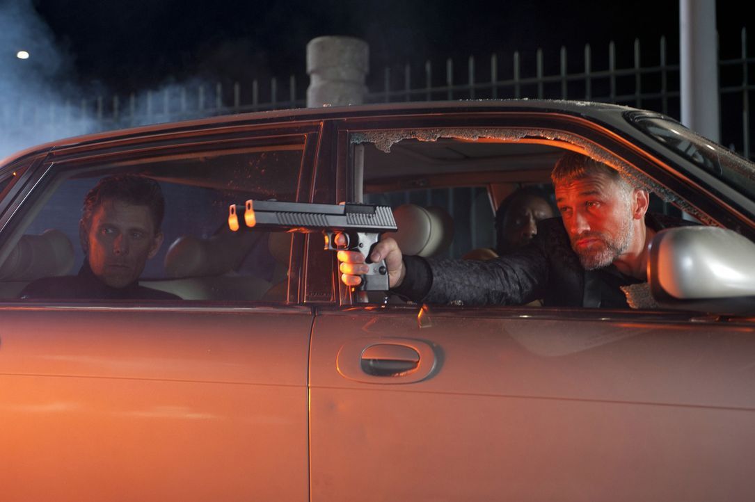Unterwelt-Boss Benjamin Chudnofsky (Christoph Waltz, r.) entwickelt einen ausgeklügelten Plan, um die "grüne Hornisse" dauerhaft auszuschalten ... - Bildquelle: Motion Picture   2011 Columbia Pictures Industries, Inc. All Rights Reserved.