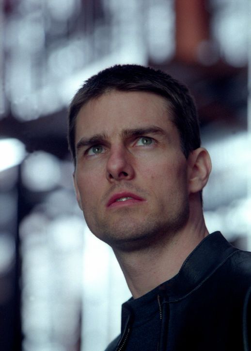 Ausgerechnet der Chef der Pre-crime-Cops, John Anderton (Tom Cruise), gerät unter Mordverdacht und bricht aus dem ausgeklügelten System aus, um se... - Bildquelle: 2002 Dreamworks LLC & 20th Century Fox Film Corp. All Rights Reserved