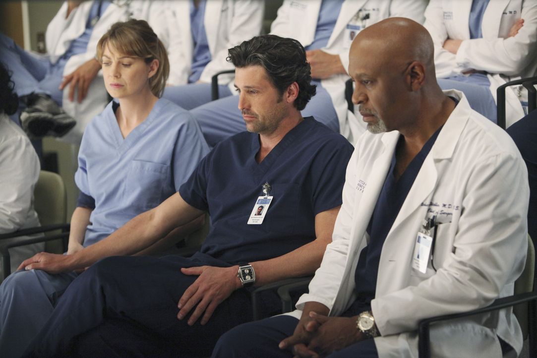 Der Amoklauf an einem Collage reist bei den Ärzten alte Wunden auf: Meredith (Ellen Pompeo, l.), Derek (Patrick Dempsey, M.) und Webber (James Pick... - Bildquelle: ABC Studios