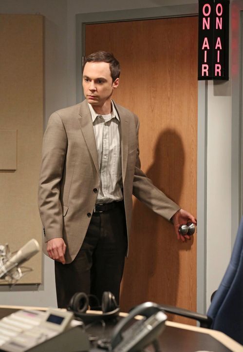Hadert mit seinem wissenschaftlichen Versagen: Sheldon (Jim Parsons) ... - Bildquelle: Warner Brothers