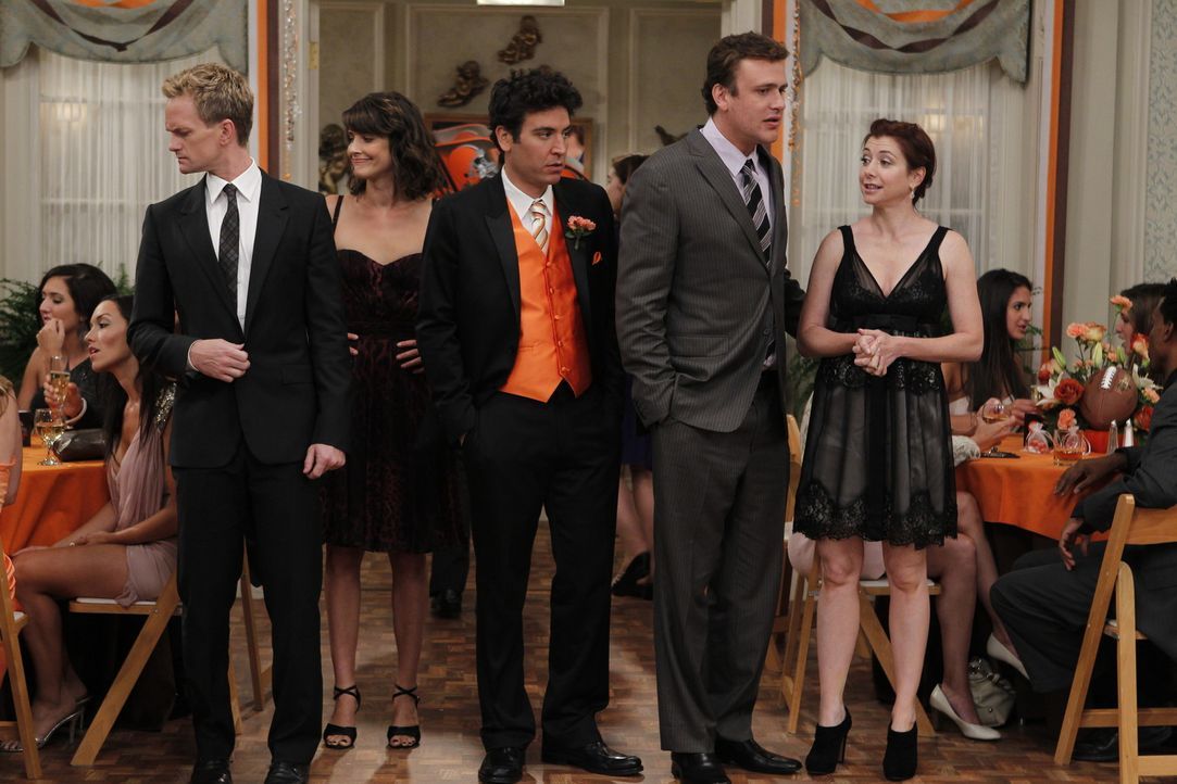 Rückblick auf eine ganz besondere Hochzeit: (v.l.n.r.) Barney (Neil Patrick Harris), Robin (Cobie Smulders), Ted (Josh Radnor), Marshall (Jason Seg... - Bildquelle: 20th Century Fox International Television