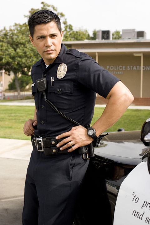 Als Chris die Polizei (Jay Hernandez) zur Hilfe gegen Abels Schikanen rufen will, wird dies mit Unverständnis aufgenommen. Denn diese kennen ihren... - Bildquelle: 2007 Screen Gems, Inc. All Rights Reserved.