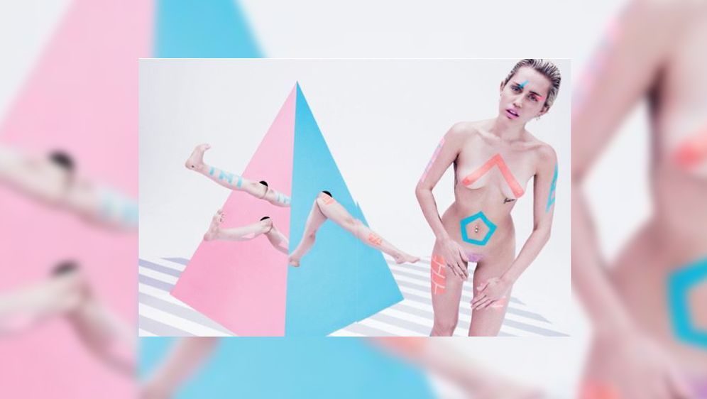 Miley Cyrus Nude Pics Leaked & Videos.