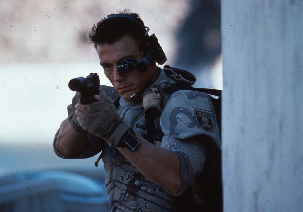 Eines Tages gewinnt Luc (Jean-Claude Van Damme) plötzlich sein Gedächtnis zurück und besinnt sich einer alten Feindschaft ... - Bildquelle: 1992 TriStar Pictures