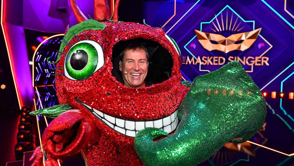 The Masked Singer Raus In Folge 1 Jens Riewa Ist Die Chili