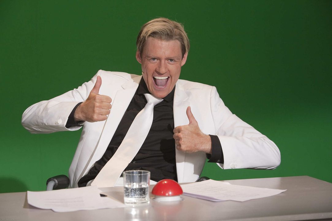 (5. Staffel) - Top oder Flopp: Dieter Bohlen (Max Giermann) muss sich entscheiden ... - Bildquelle: ProSieben