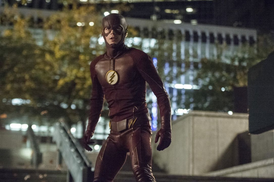 Steht immer noch im Fadenkreuz von Zoom: Barry alias The Flash (Grant Gustin) ... - Bildquelle: 2015 Warner Brothers.