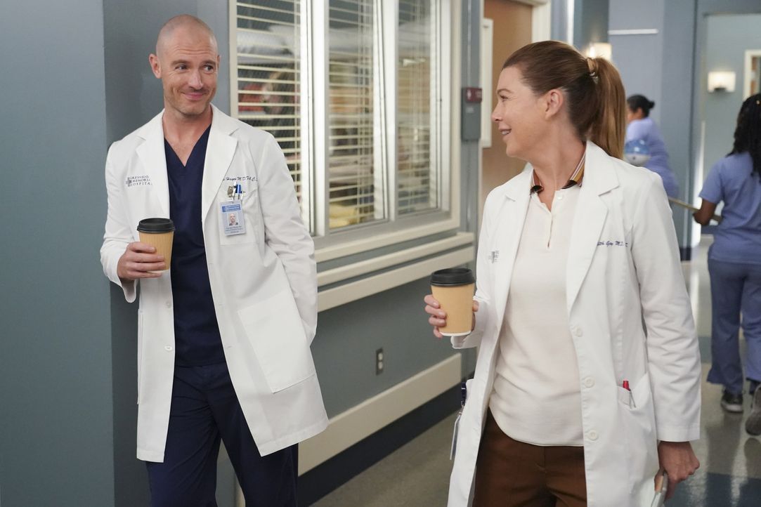 Dr. Cormac Hayes (Richard Flood, l.); Dr. Meredith Grey (Ellen Pompeo, r.) - Bildquelle: 2021 American Broadcasting Companies, Inc. All rights reserved.
