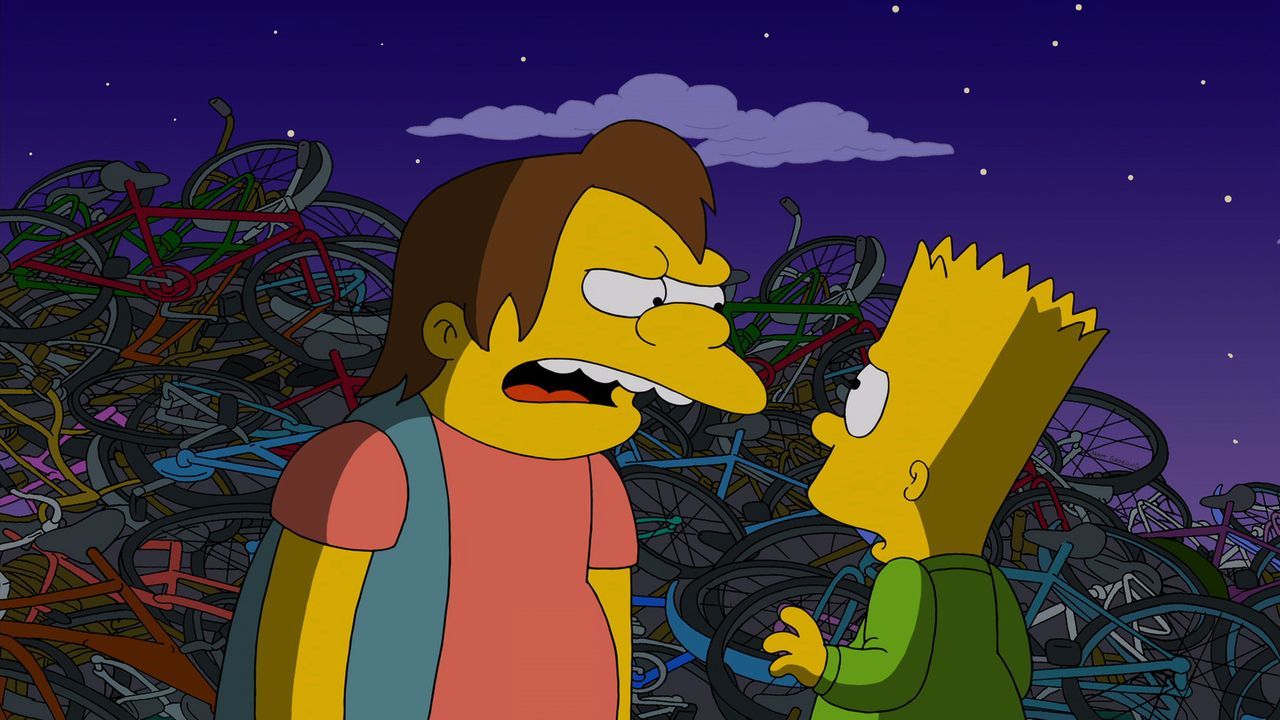 Bart (r.) wird von einem halbstarken Rowdy (l.) bedroht - er ahnt noch nicht, dass dieses Erlebnis seinen Vater Homer verändern wird ... - Bildquelle: 2013 Twentieth Century Fox Film Corporation. All rights reserved.