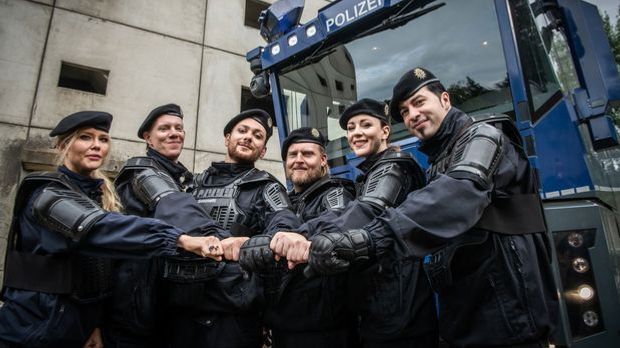 "Die Job-Touristen": Diese Promis sind Teilnehmer beim Polizeiausbi...