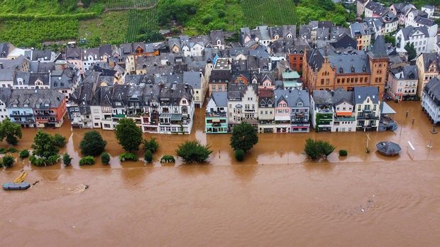 Hochwasserkatastrophe fordert über 130 Menschenleben
