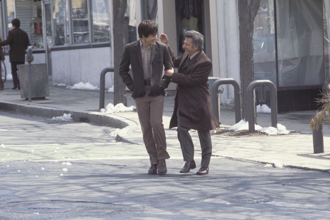 Seltsame Vertrautheit: Joe (Jake Gyllenhaal, l.) und Bob (Dustin Hoffman, r.) ... - Bildquelle: Touchstone Pictures