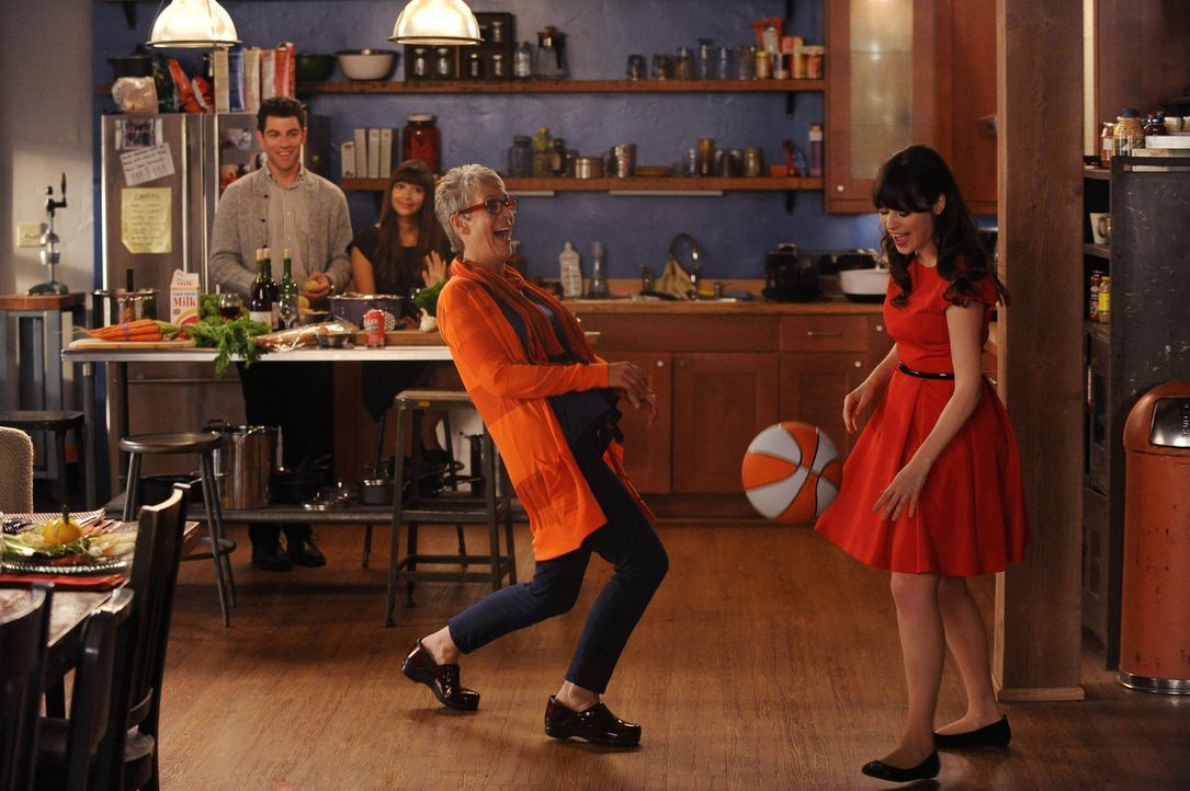 Zu Thanksgiving sollen Jess' (Zooey Deschanel, vorne r.) geschiedene Eltern zu Besuch kommen, allerdings nacheinander, weil sie sich nicht vertragen... - Bildquelle: 2012 Twentieth Century Fox Film Corporation. All rights reserved.