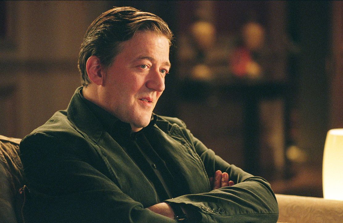 Bis vor kurzem führte der Schmuggler Gordon Deitrich (Stephen Fry) ein äußerst angenehmes Leben. Bis Alistair Harper, ein rücksichtsloser Gangster,... - Bildquelle: Warner Bros. Pictures