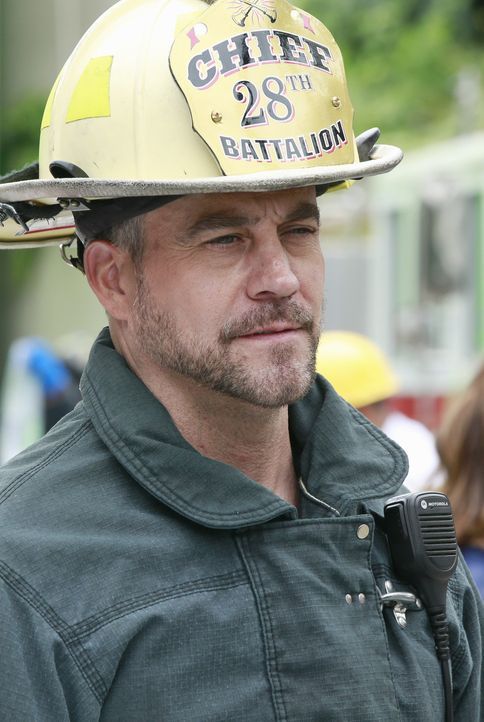 Gibt alles, um die Verletzten nach der Katastrophe zu retten: Hal (Robert Neary) ... - Bildquelle: ABC Studios