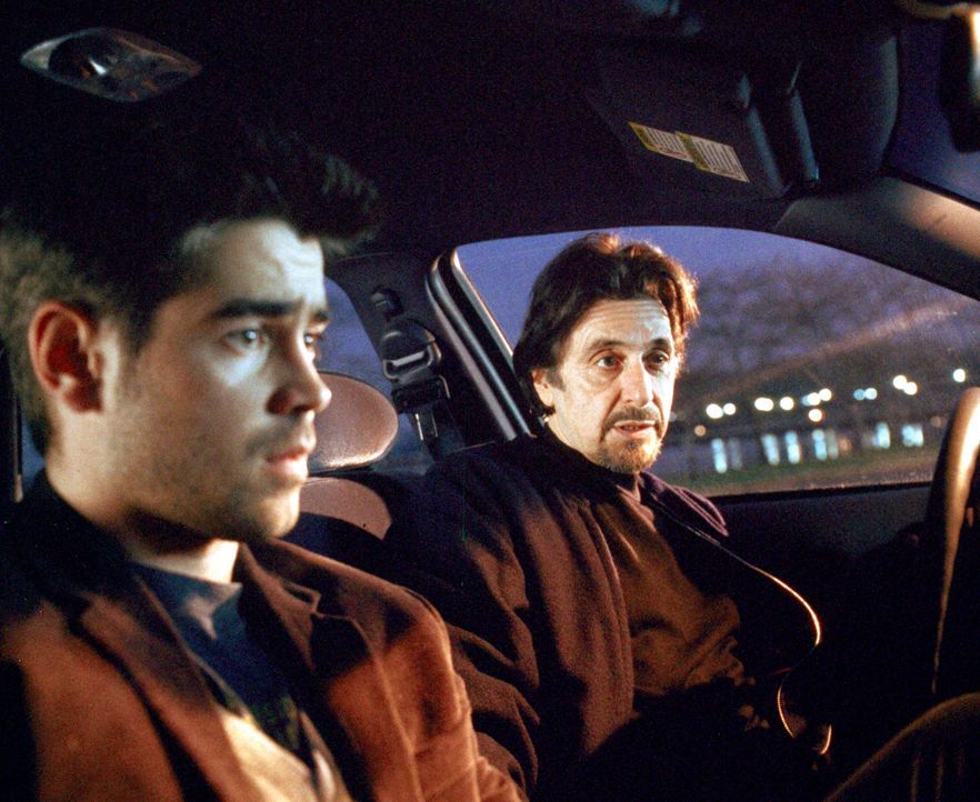 Sein Ausbilder bei der CIA ist der erfahrene Walter Burke (Al Pacino, r.). Er bringt James (Colin Farrell, l.) alle Kniffe und Tricks bei, mit denen... - Bildquelle: Kerry Hayes 2003 Spyglass Entertainment Group, LP. All Rights Reserved. / Kerry Hayes