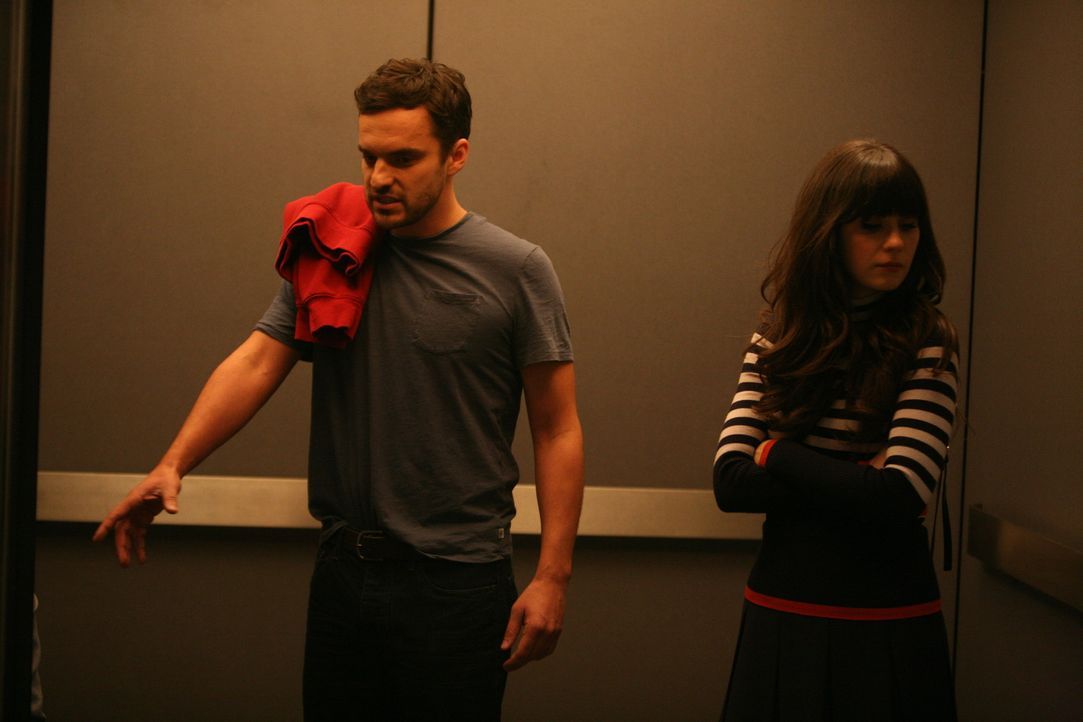 Trotz Nicks (Jake M. Johnson, l.) heftiger Proteste beschließt Jess (Zooey Deschanel, r.), den ungeliebten Vermieter Remy aufzusuchen und dem Griesg... - Bildquelle: 20th Century Fox
