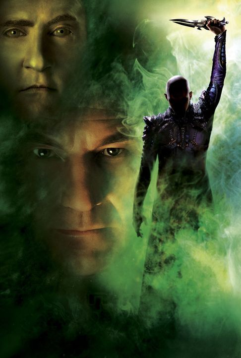 Im Kampf gegen das Böse (Tom Hardy, r.): Picard (Patrick Stewart, M.) und Data (Brent Spiner, l.) ... - Bildquelle: Paramount Pictures