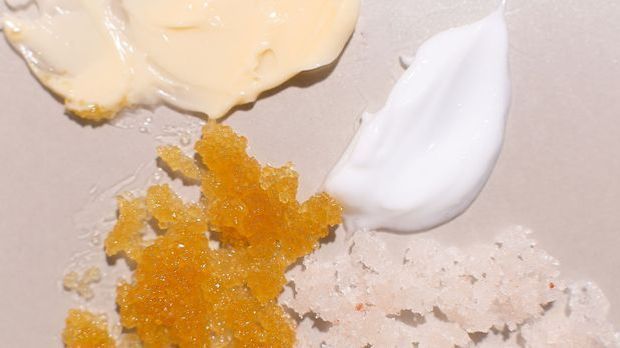 Natürliches Peeling aus Haferflocken, Honig & vitaminreichen Ölen 