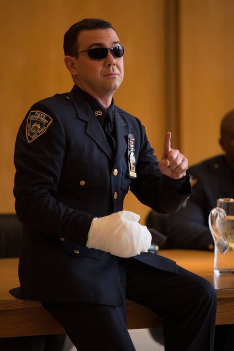Charles Boyle (Joe Lo Truglio) - Bildquelle: Eddy Chen 2013 NBC Studios LLC. All Rights Reserved. / Eddy Chen