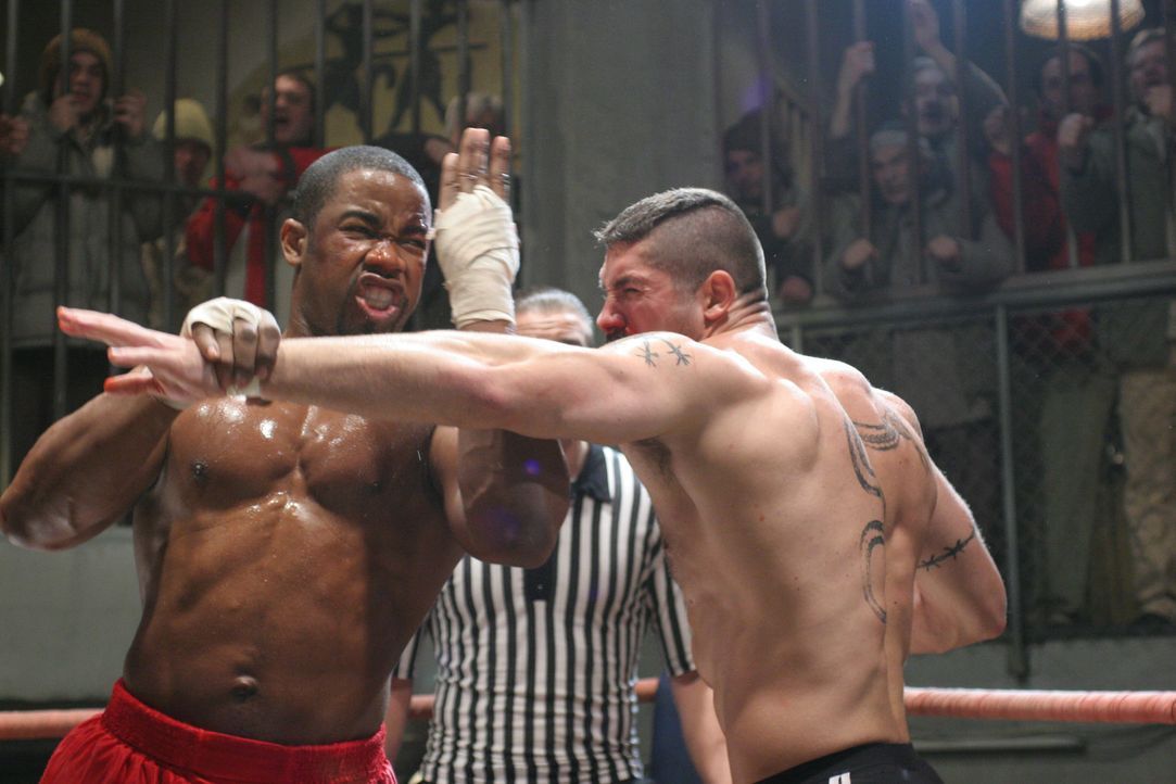 Schwergewichtsboxer George Chambers (Michael Jai White, l.) sitzt unschuldig im Gefängnis. Dort wird er Knastkämpfen gezwungen, mit denen ein Unte... - Bildquelle: Nu Image Films