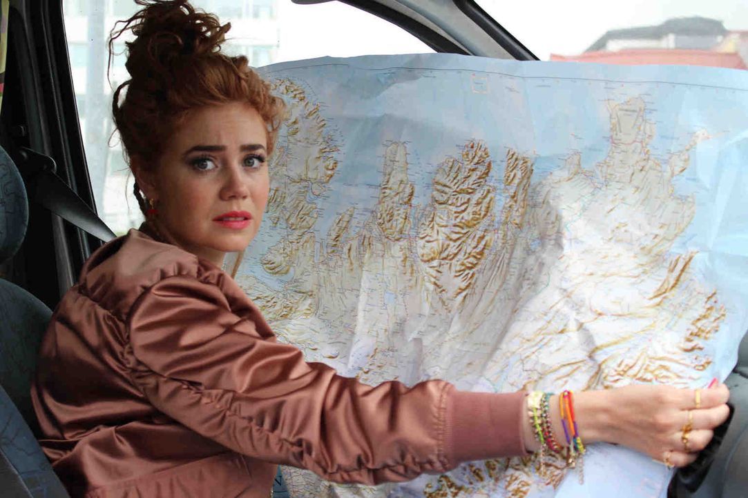 Moderatorin Palina Rojinski traut sich aus ihrer digitalen Komfortzone in ein Offline-Leben. Auf ihrem Trip ins isländische Reykjavik ist sie ganz a... - Bildquelle: ProSieben