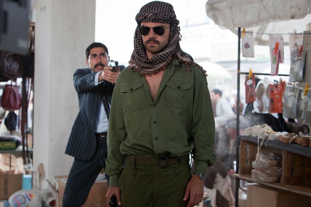 Der irakische Soldat Latif Yahia (Dominic Cooper) wird 1987 aufgrund einer frappierenden Ähnlichkeit gezwungen, das Double von Saddam Husseins Sohn... - Bildquelle: 2013, Falcom Media