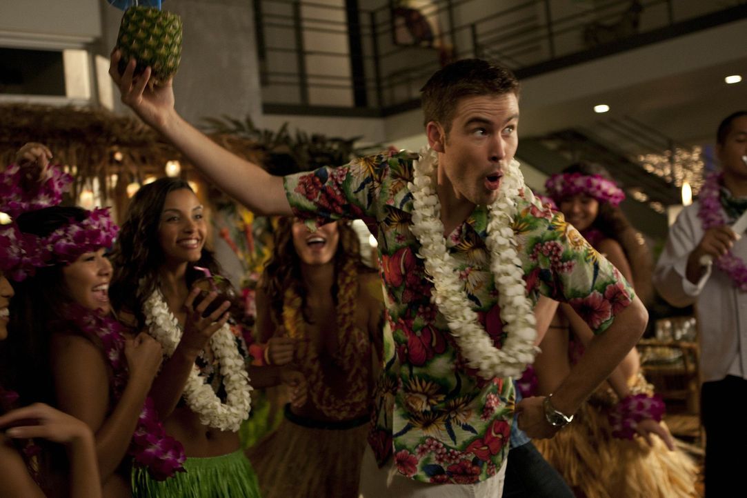 Erinnern sich zurück an alte Zeiten: Aaron (Zach Cregger) und seine Freunde ... - Bildquelle: NBC Universal, Inc.