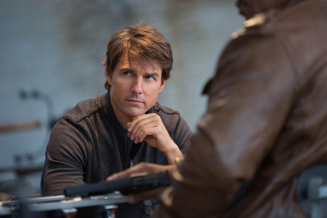 Sitzt in der Zwickmühle: Ethan (Tom Cruise) will seinen Freund Benji zwar unbedingt aus den Fängen von Solomon retten, will jedoch zeitgleich auch v... - Bildquelle: David James 2015 PARAMOUNT PICTURES. ALL RIGHTS RESERVED.