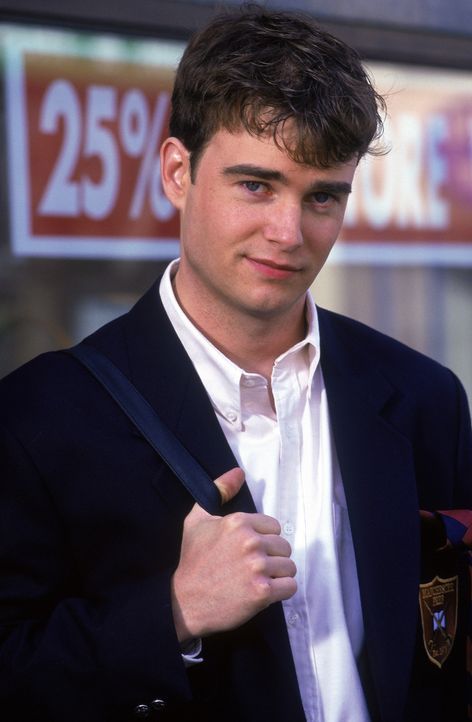 Schon am ersten Tag an der Nobel-Schule, über die Kathryn als Schüler-Präsidentin herrscht, spürt Sebastian (Robin Dunne), dass er sein ganzes G... - Bildquelle: 2005 Sony Pictures Television International. All Rights Reserved.