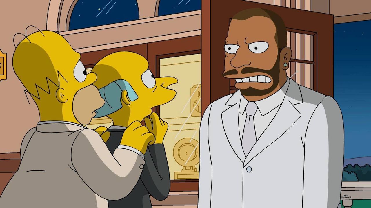 Nachdem Mr. Burns (M.) sich von einem Musikmogul (r.) hat bescheißen lassen und Bankrott ist, bleibt ihm nichts anderes übrig, als Homer (l.) um Hil... - Bildquelle: 2016-2017 Fox and its related entities. All rights reserved.