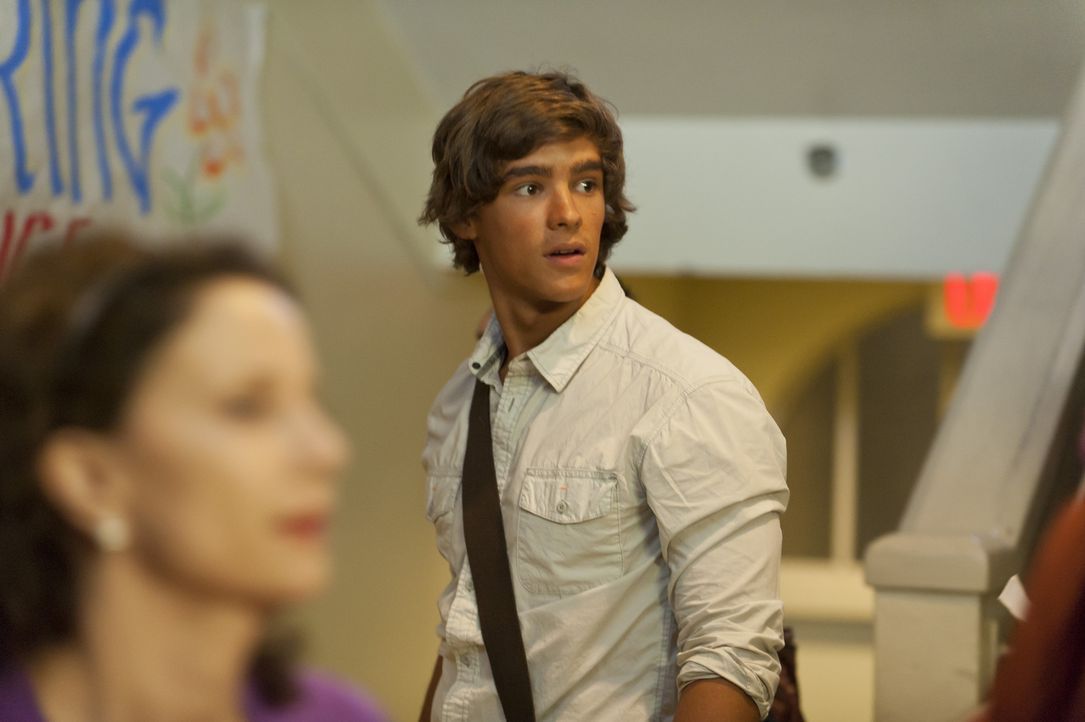 Würde alles dafür geben, wenn er mit Emma wieder alleine wäre: Dean (Brenton Thwaites) ... - Bildquelle: 2012 Sony Pictures Television Inc. All Rights Reserved.