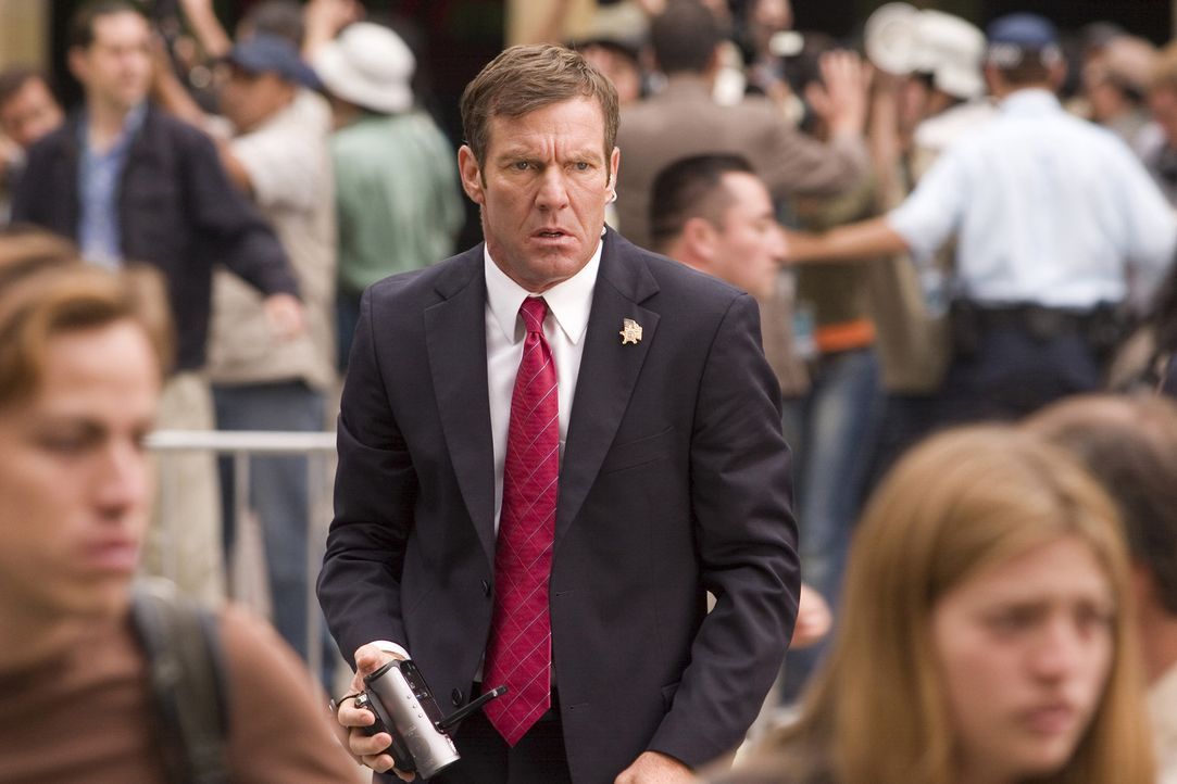 Secret Service Agent Thomas Barnes (Dennis Quaid) hat eine schreckliche Vorahnung ... - Bildquelle: 2008 Columbia Pictures Industries, Inc. and GH Three LLC. All Rights Reserved.