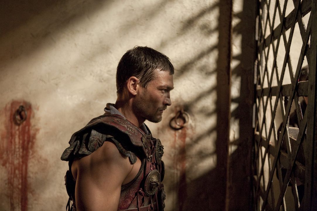 Ahnt nicht, dass  Batiatus etwas mit dem Tod von seiner geliebten Sura zu tun hat: Spartacus (Andy Whitfield) .. - Bildquelle: 2010 Starz Entertainment, LLC